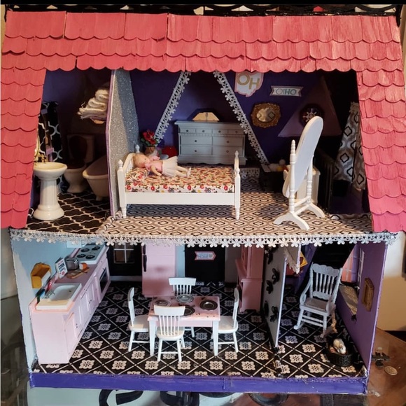 REAL Wooden Victorian Dollhouse - Picture 3 of 4
